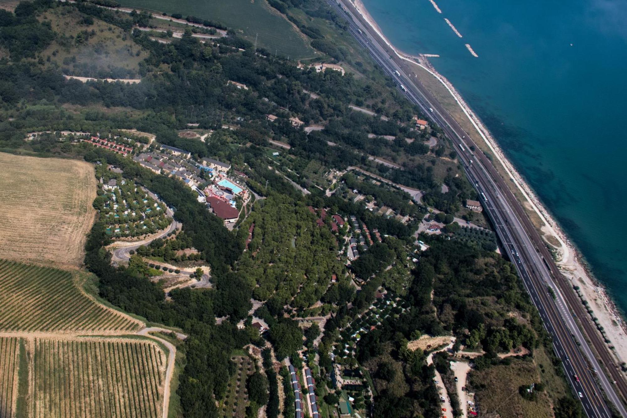 Centro Vacanze Mirage Torre di Palme 外观 照片