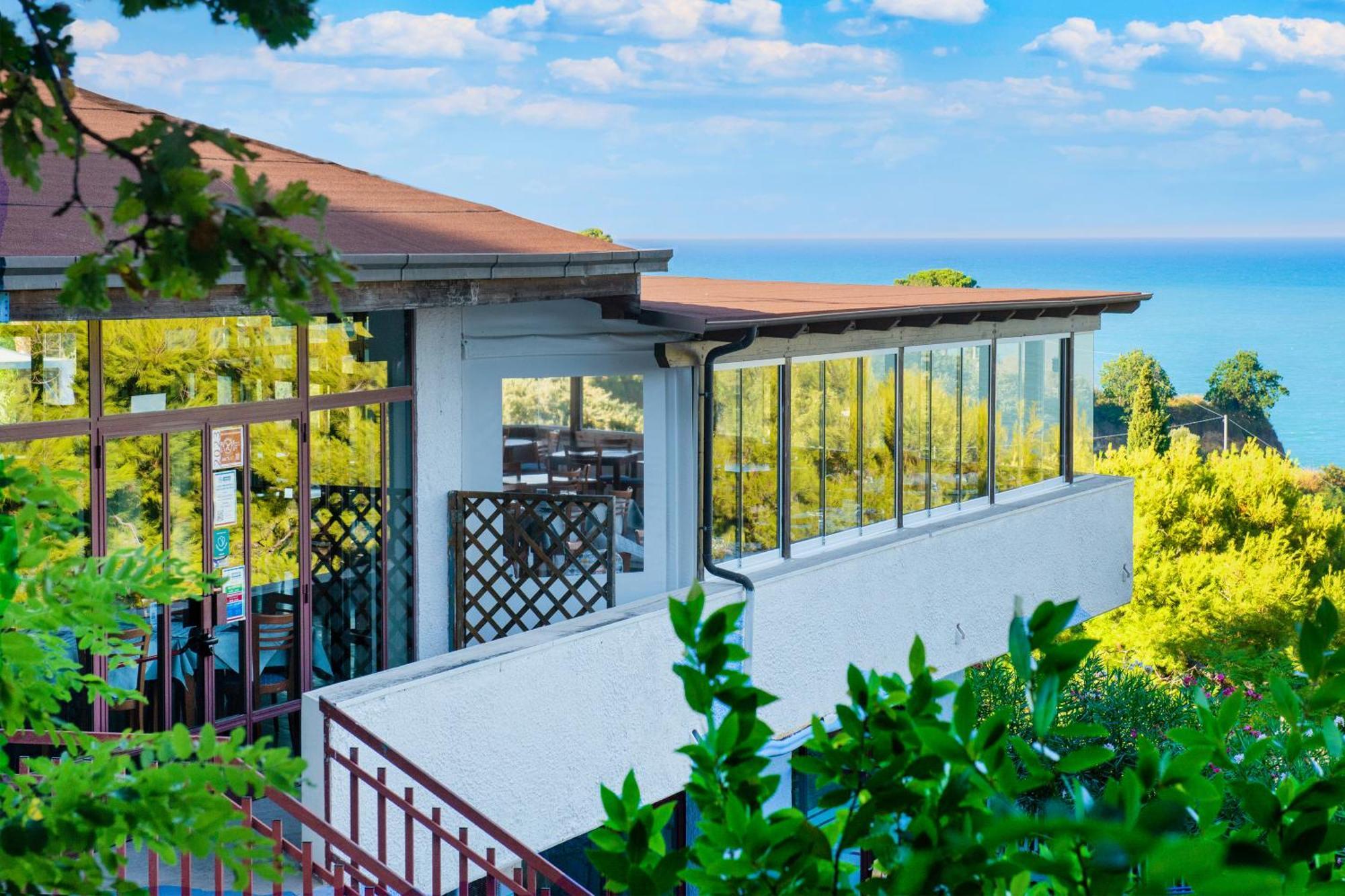 Centro Vacanze Mirage Torre di Palme 外观 照片